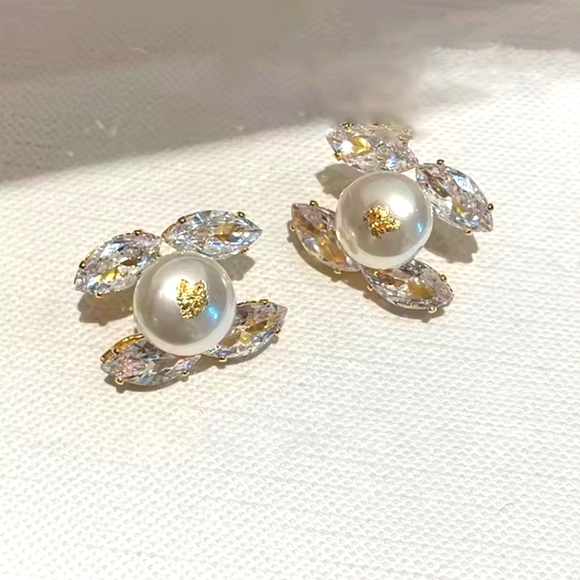 Elegant Gold and Silver Pearl Earrings - Picture 1 of 3